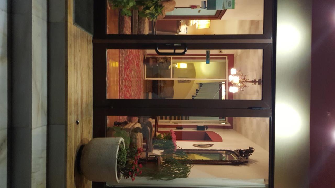 Hostal Residencia Catalina Palamós Extérieur photo