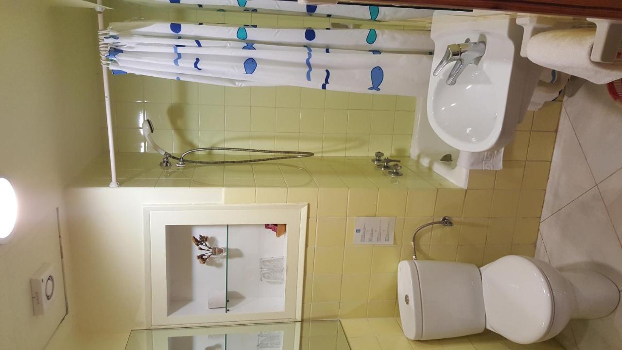 Hostal Residencia Catalina Palamós Extérieur photo