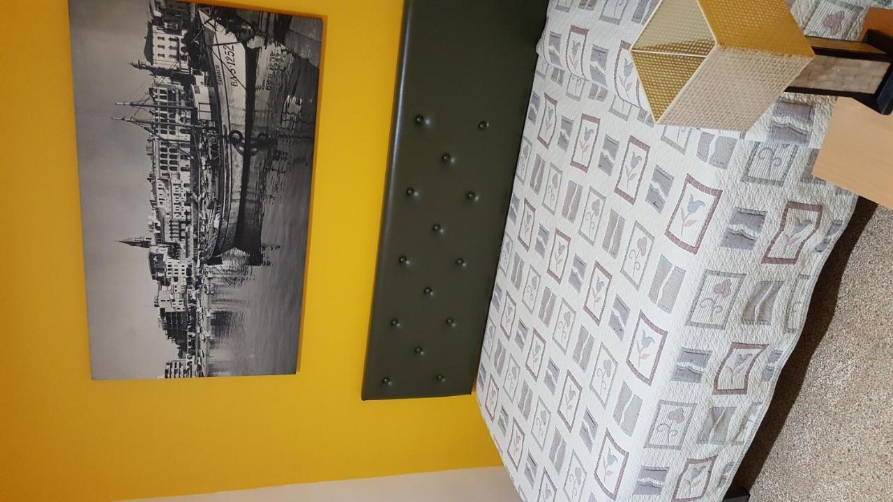 Hostal Residencia Catalina Palamós Extérieur photo