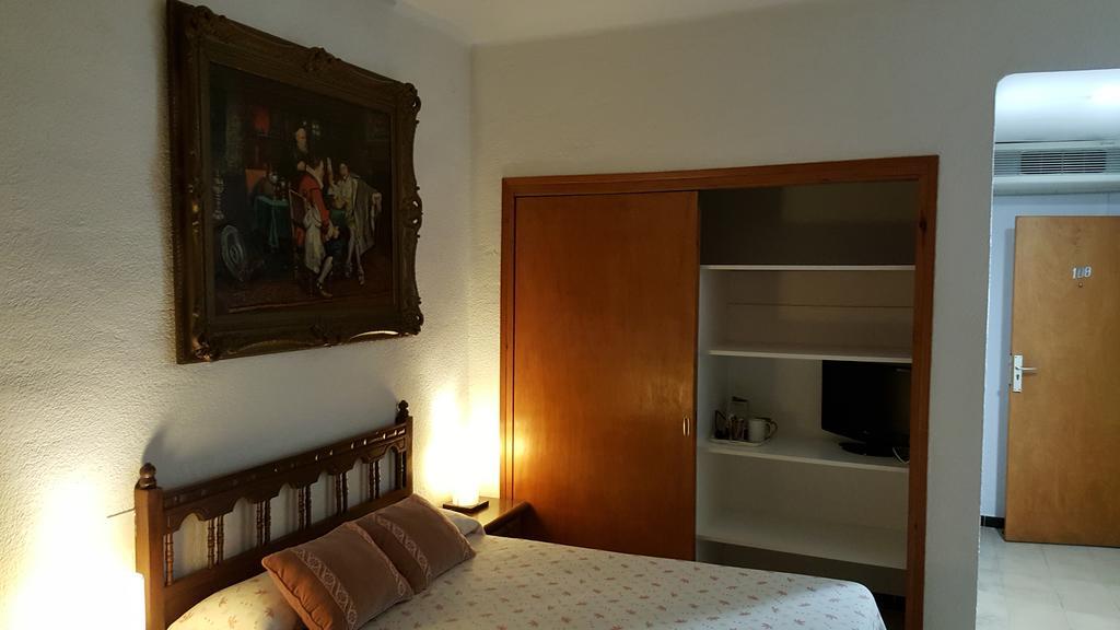 Hostal Residencia Catalina Palamós Extérieur photo