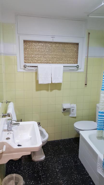 Hostal Residencia Catalina Palamós Extérieur photo