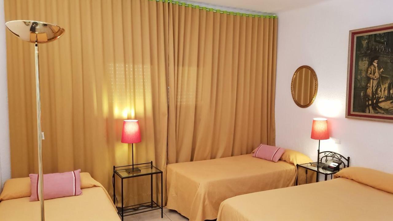 Hostal Residencia Catalina Palamós Extérieur photo