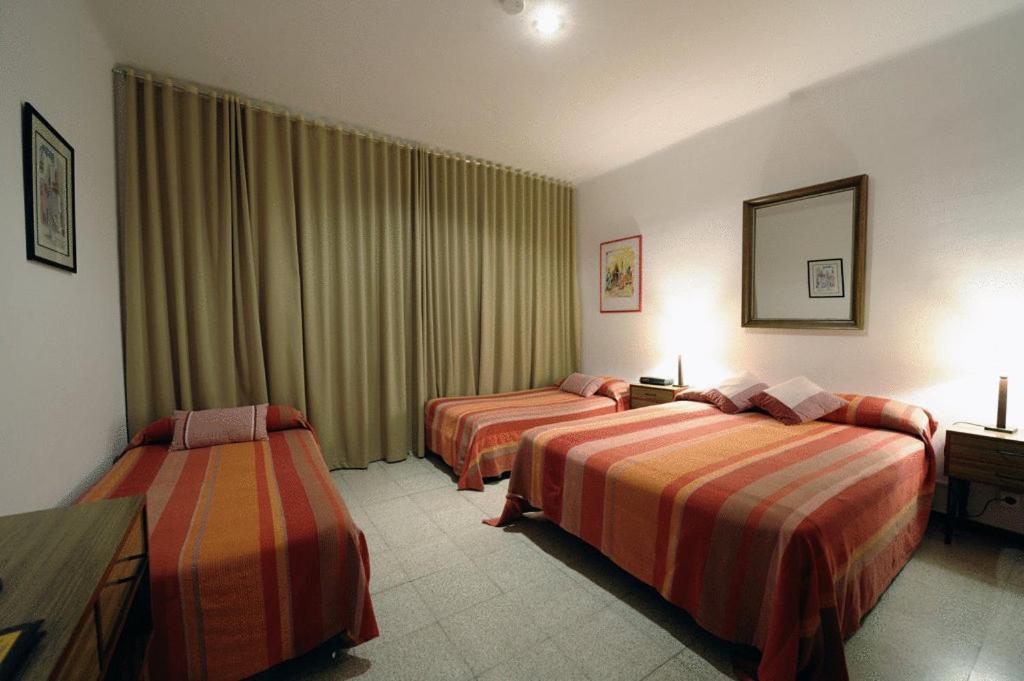 Hostal Residencia Catalina Palamós Extérieur photo